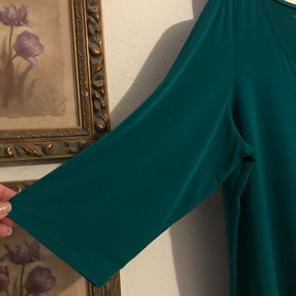 Susan Graver Essentials 1X tunic. Beautiful green. 3/4 sleeves. - Picture 5 of 6
